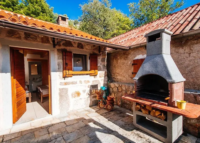 My Dalmatia - Jucinovi Dvori With Private Pool And Sauna Starigrad-Paklenica