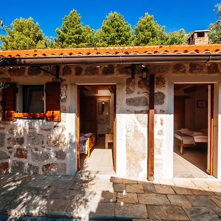 My Dalmatia - Jucinovi Dvori With Private Pool And Sauna Prázdninový dům *