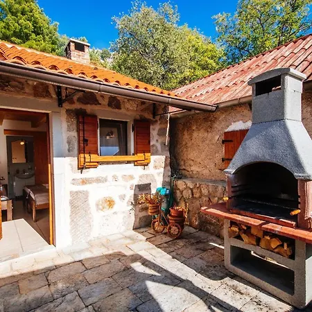 My Dalmatia - Jucinovi Dvori With Private Pool And Sauna Starigrad Paklenica