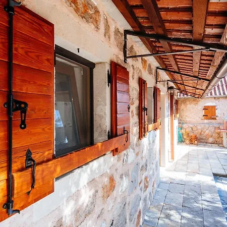My Dalmatia - Jucinovi Dvori With Private Pool And Sauna Prázdninový dům *