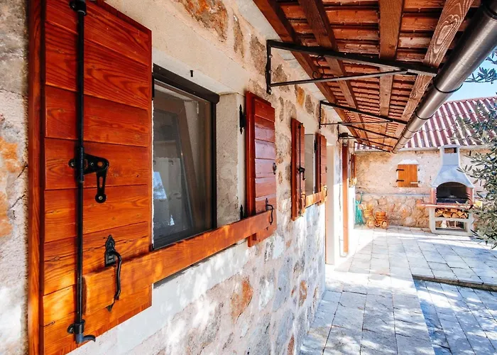 My Dalmatia - Jucinovi Dvori With Private Pool And Sauna Дом отдыха *